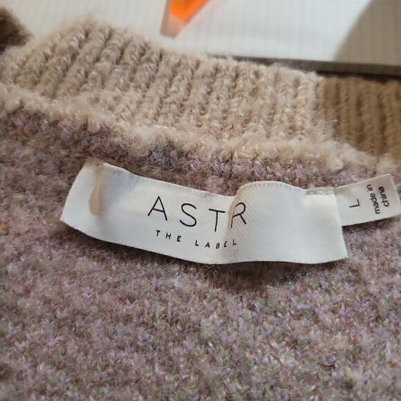 ASTR the Label super soft floral print sweater - Picture 9 of 10